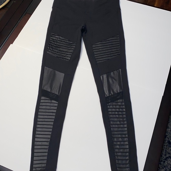 ALO High Waist Moto Legging - Picture 2 of 12